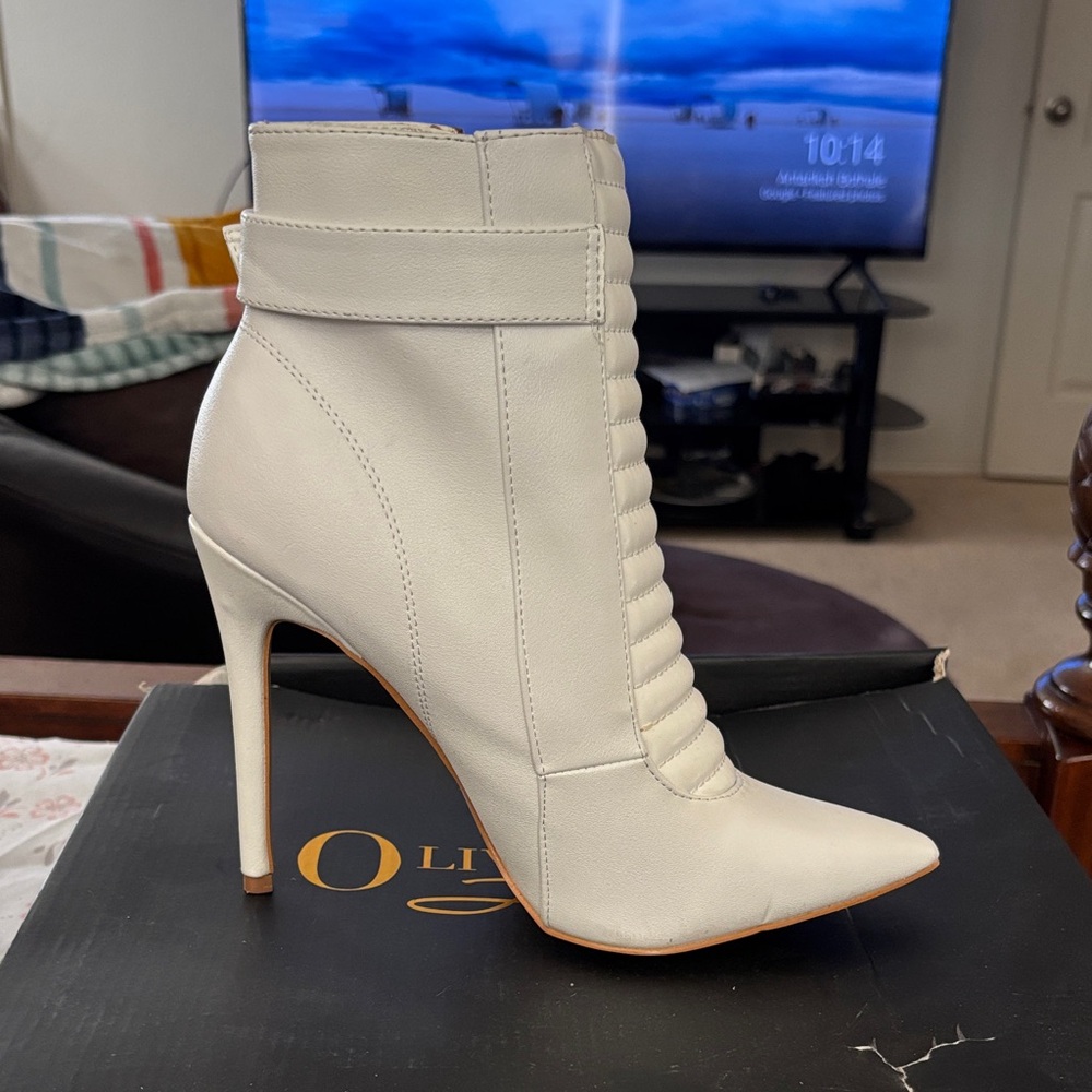 Shoe Republic LA White Heeled Boots